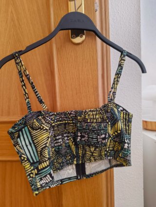 Top crop con cremallera