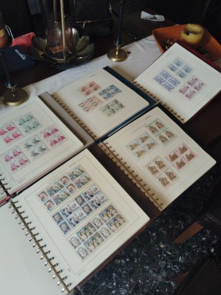 Colección Sellos España b4. 1976/1998. 5 álbumes.