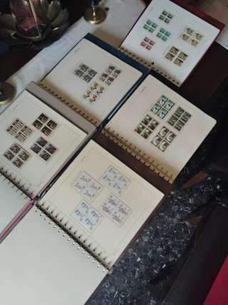 Colección Sellos España b4. 1976/1998. 5 álbumes.