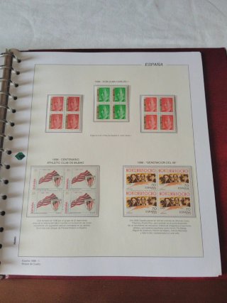 Colección Sellos España b4. 1976/1998. 5 álbumes.