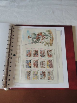 Colección Sellos España b4. 1976/1998. 5 álbumes.