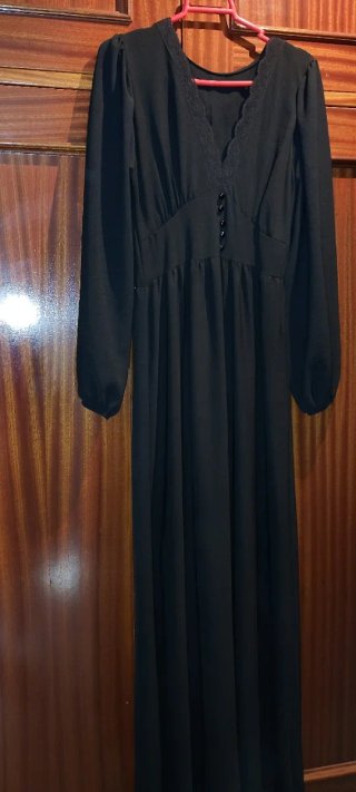 Vestido negro largo con botones