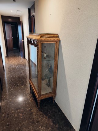 Vitrina Luis XV madera y cristal