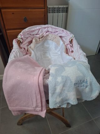 Moisés Cuna Mimbre Rosa. Solo vestidura