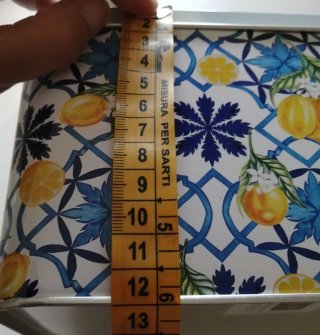 Scatola di latta decorata con limoni