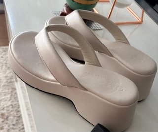 Sandalias cuña plataforma beige