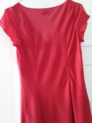 Vestido rojo de fiesta con pedrería
