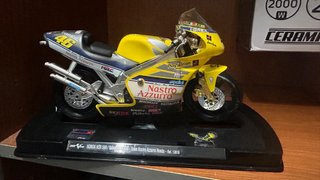 Maqueta Moto GuiLoy Valentino Rossi 1:18