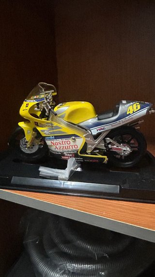 Maqueta Moto GuiLoy Valentino Rossi 1:18