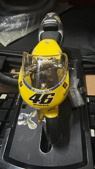 Maqueta Moto GuiLoy Valentino Rossi 1:18