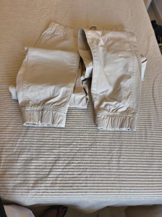 Pantalón cargo beige
