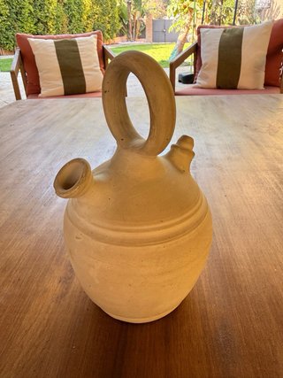 Botijo de barro pequeño