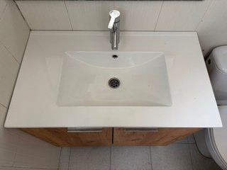 Mueble de baño madera y metal