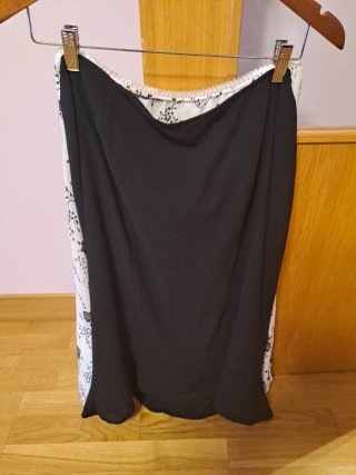 Falda floral blanca y negra