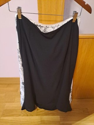 Falda floral blanca y negra