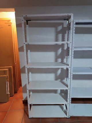 Estantería de aluminio blanca