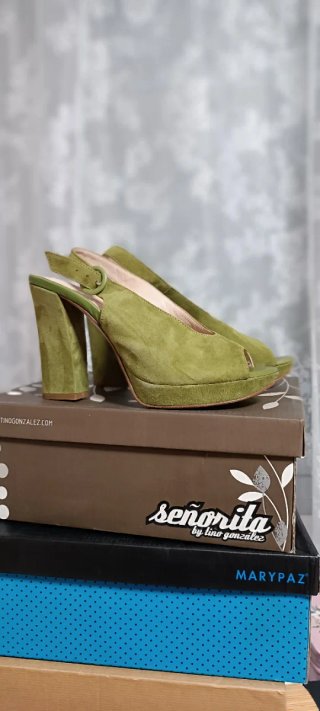 Zapatos verdes tacón abierto talla 38