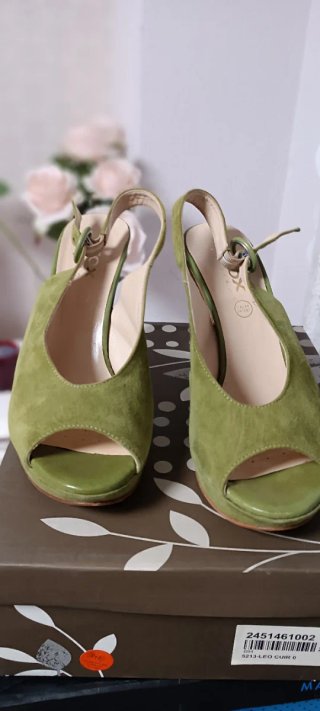 Zapatos verdes tacón abierto talla 38