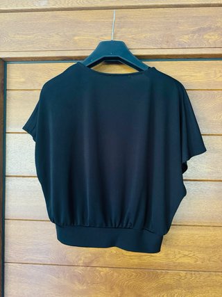 Camiseta Zara Negra Escote V Manga Corta