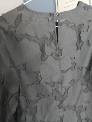 Blusa Gallery verde con transparencias