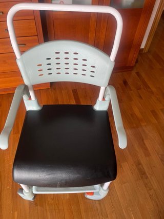 Silla de ducha y WC con ruedas. Muy buen estado.