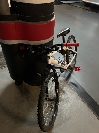 Bicicleta de montaña BTWIN blanca