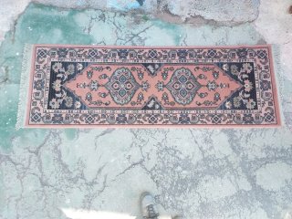 Alfombra pasillera rosa con diseño oriental,son 2