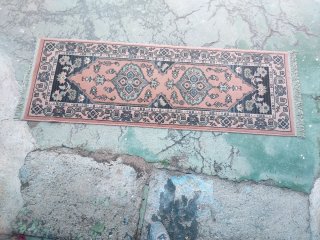 Alfombra pasillera rosa con diseño oriental,son 2