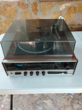 Tocadiscos Hitachi MC-3402 para reparar