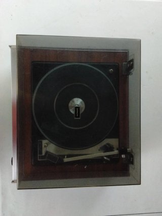 Tocadiscos Hitachi MC-3402 para reparar