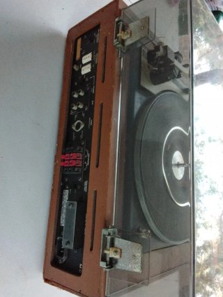 Tocadiscos Hitachi MC-3402 para reparar