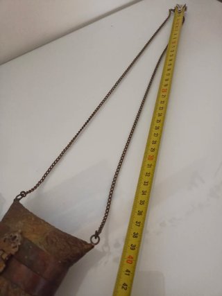 Bolso metálico estilo indio con cadena