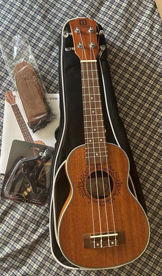 Ukelele Soprano Premium + Funda + Correa