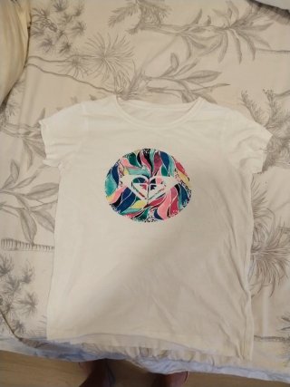Camiseta blanca con estampado circular