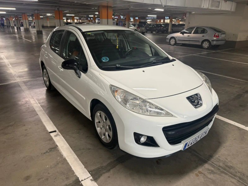 Peugeot 207 - foto 1
