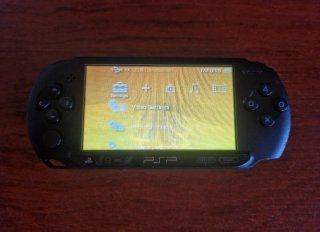 Sony PSP con cargador y juego Gran Turismo