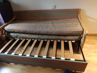 Sofá cama tela y madera