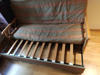 Sofá cama tela y madera