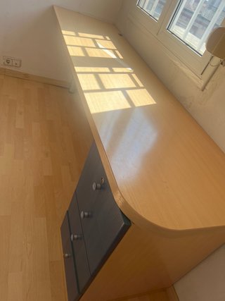 Scrivania in legno e metallo con cassettiera