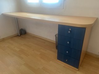 Escritorio madera y metal con cajonera