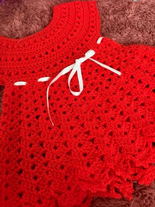 Vestido y sandalias de bebé crochet rojo