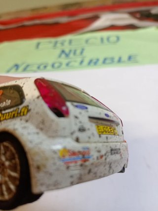Scalextric Ford Fiesta JWRC leer descripción