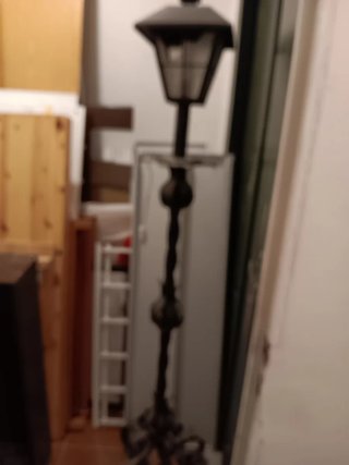 Lámpara de forja antigua estilo farol