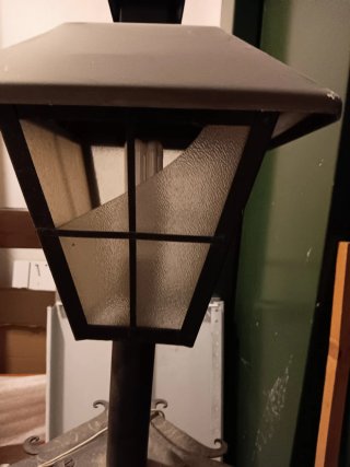 Lámpara de forja antigua estilo farol