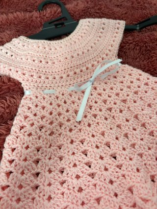 Conjunto crochet bebé: vestido y patucos