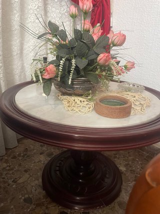 Mesa auxiliar vintage mármol y madera. No envíos.