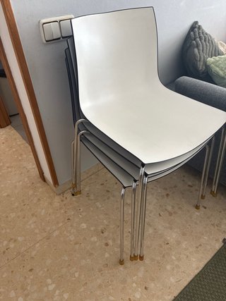 Juego de 4 sillas modernas blancas