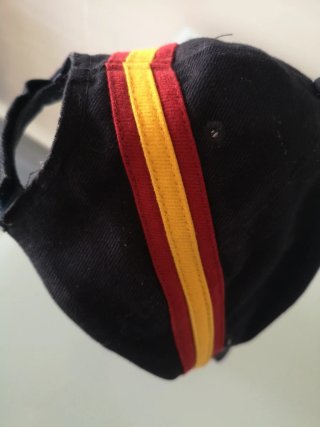 Visera Race Negra con Detalles Tricolor