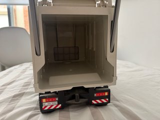 Camion dei rifiuti Bruder verde