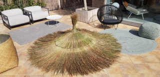 Sombrilla de mimbre y sisca para piscina